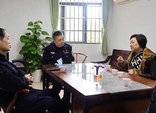 加强党建共建，亲昵警企关系